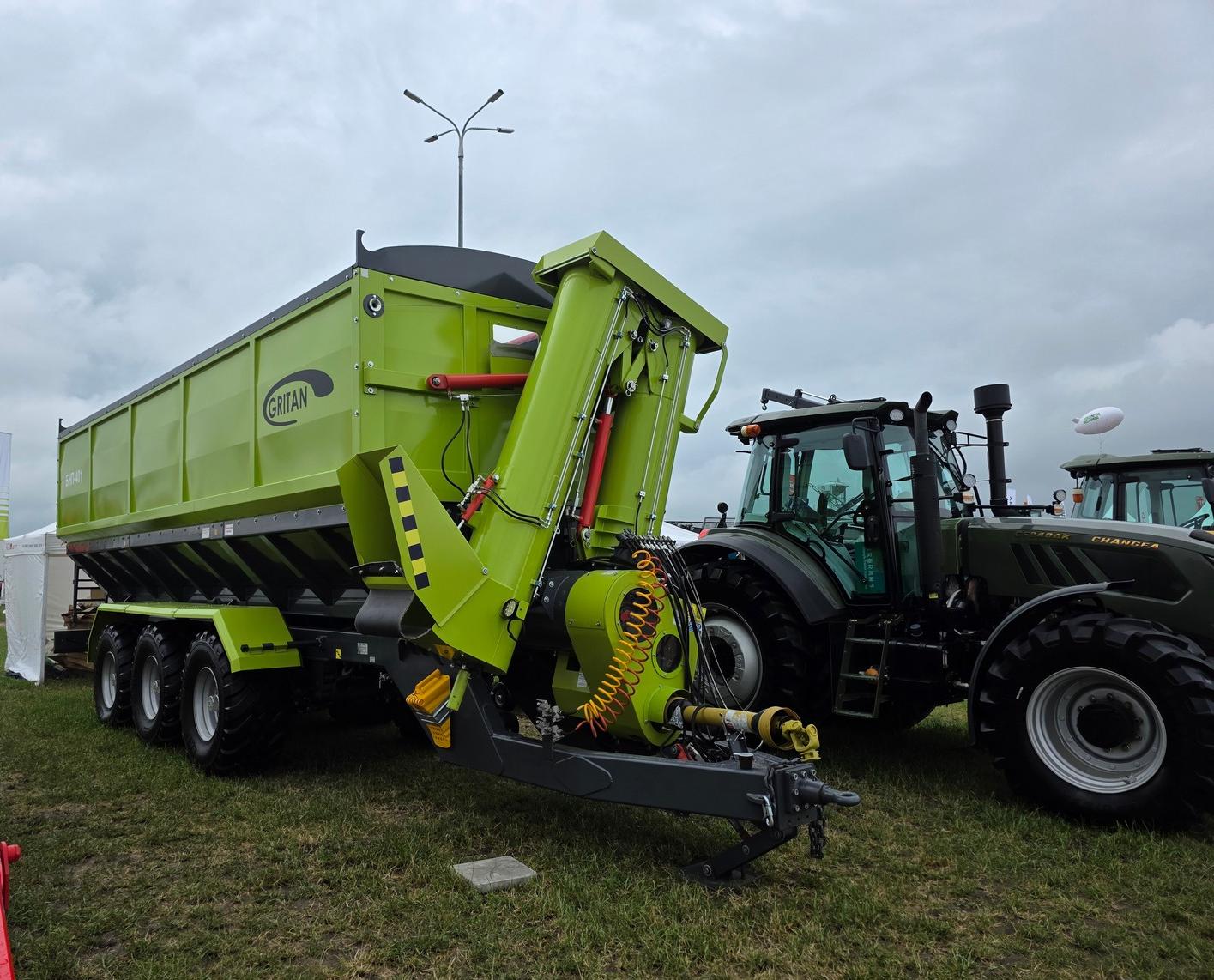 На прошедшей в Усть-Лабинске выставке «Золотая Нива», Bohnenkamp представила широкий ассортимент шин, камер и дисков для сельскохозяйственной техники